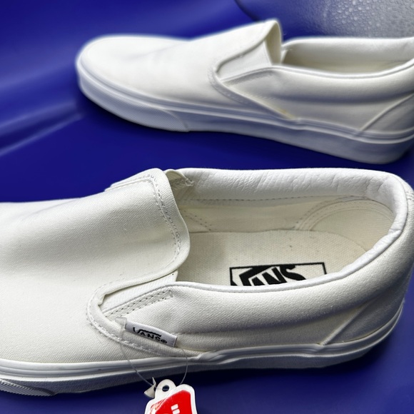 Vans unisex Classic White Slip-On Sneakers. - Picture 2 of 9